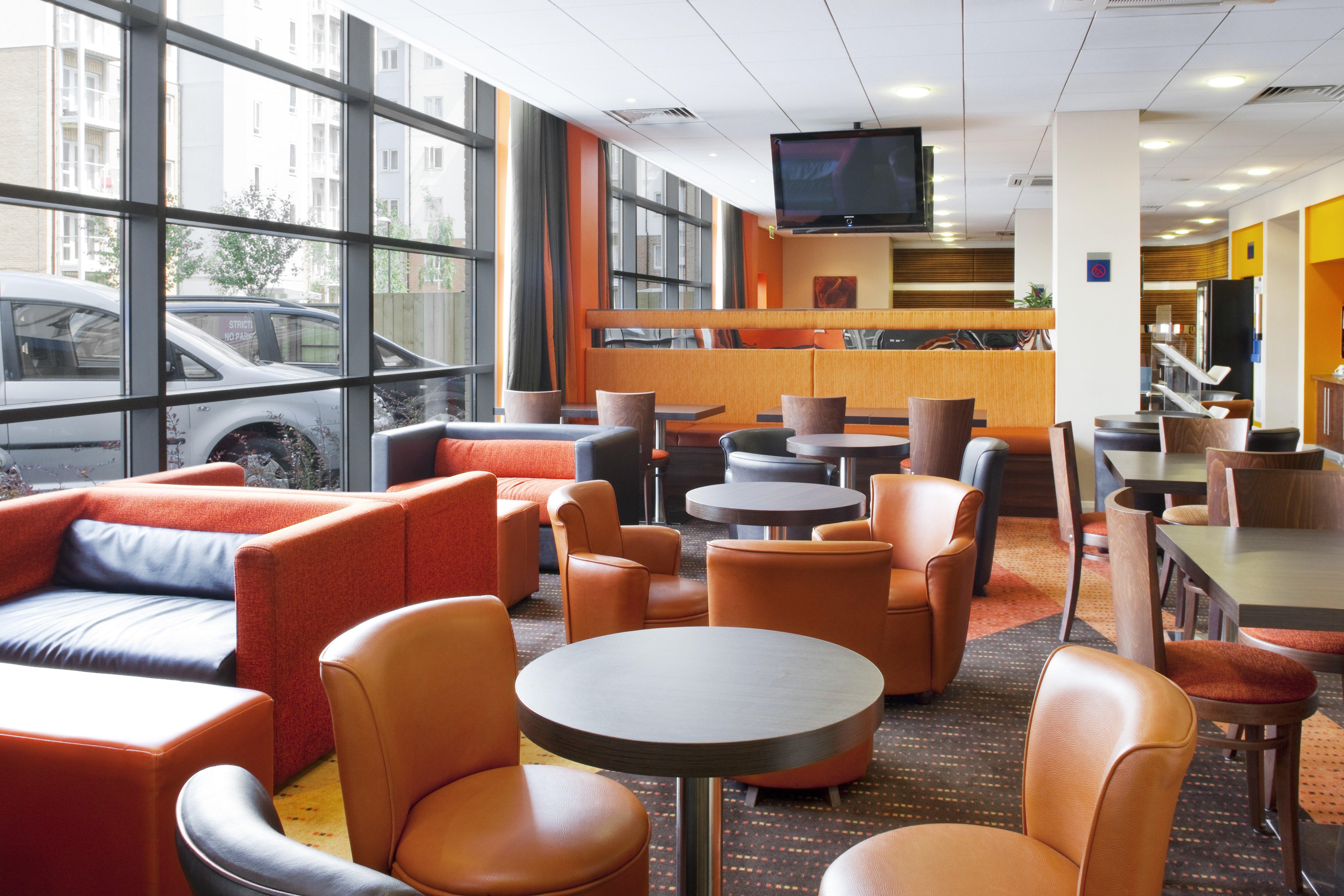 Holiday Inn Express Slough Restaurant foto